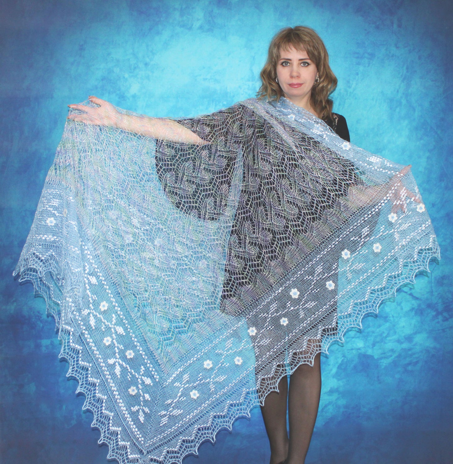 Gestrickter Ziegenflaum Schal Orenburger Schal Pelerina Strick Stola mit Stickerei Handmade