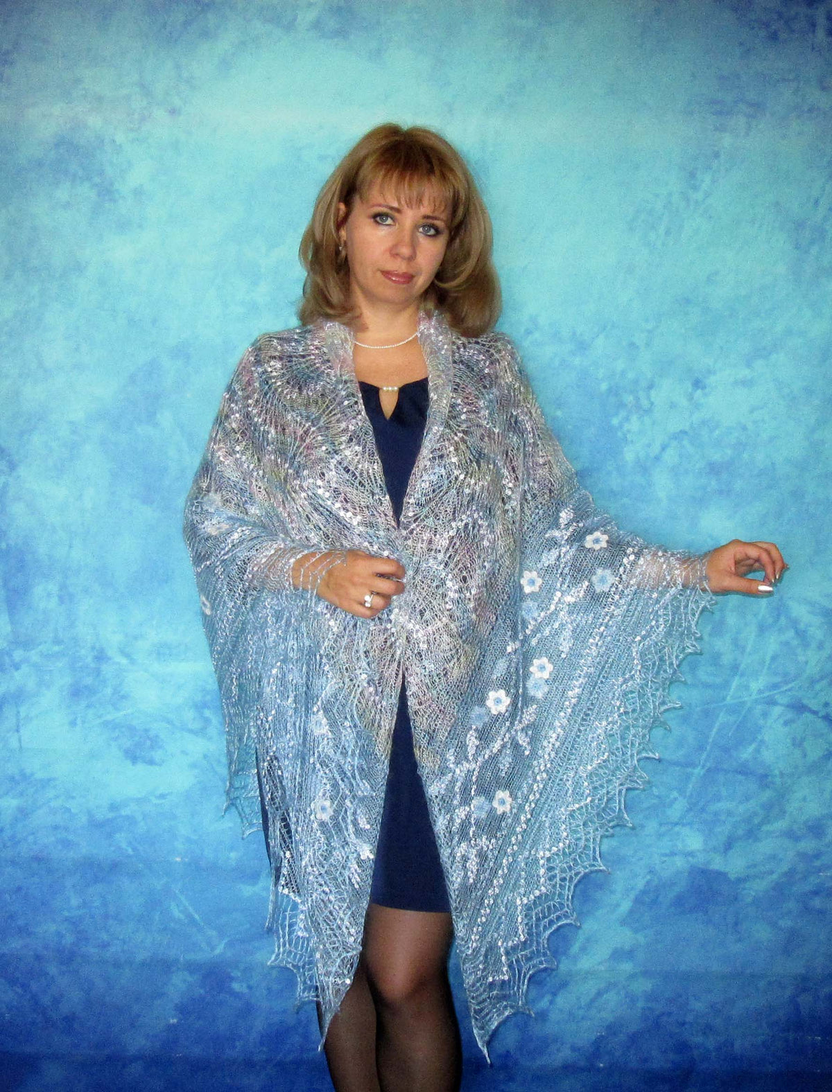 Gestrickter Ziegenflaum Schal Orenburger Schal Pelerina Strick Stola mit Stickerei Himmelblau Handmade